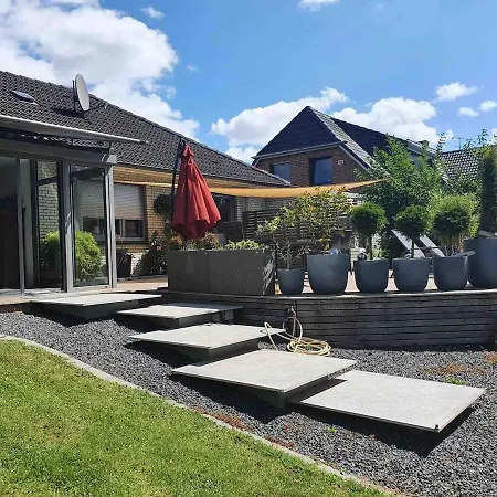 Mit Grossen Garten, Wintergarten Und Kamin Apartamento