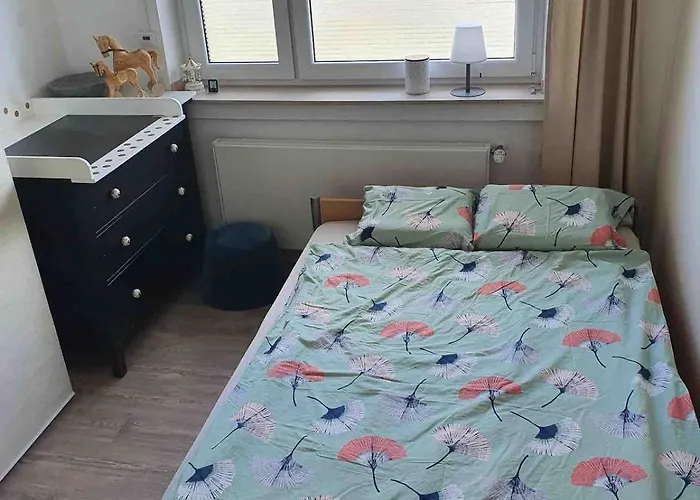 Mit Grossen Garten, Wintergarten Und Kamin